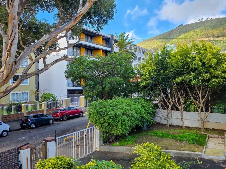To Let 1 Bedroom Property for Rent in Sea Point Western Cape